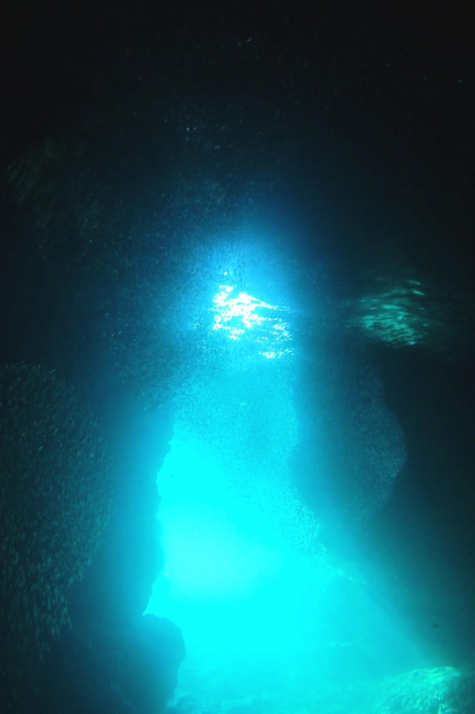 青の洞窟　水中